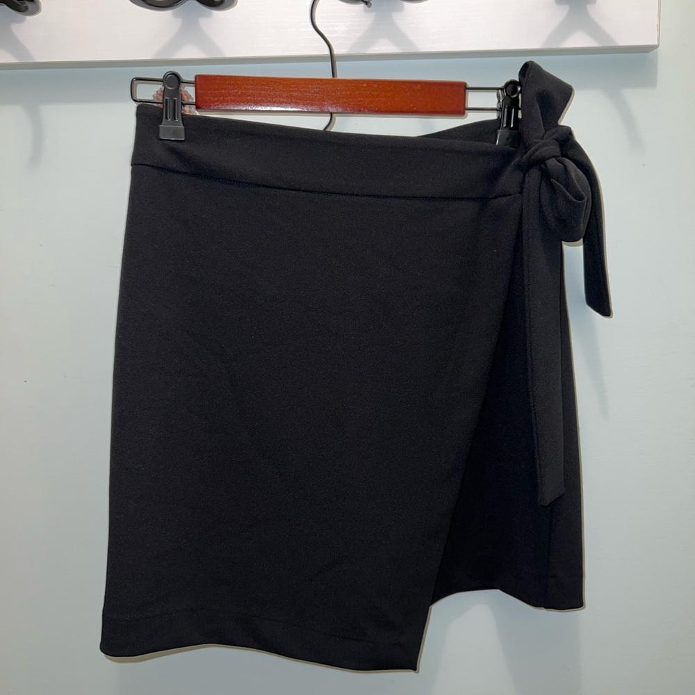 Elegant Black Michael Kors Wrap Skirt